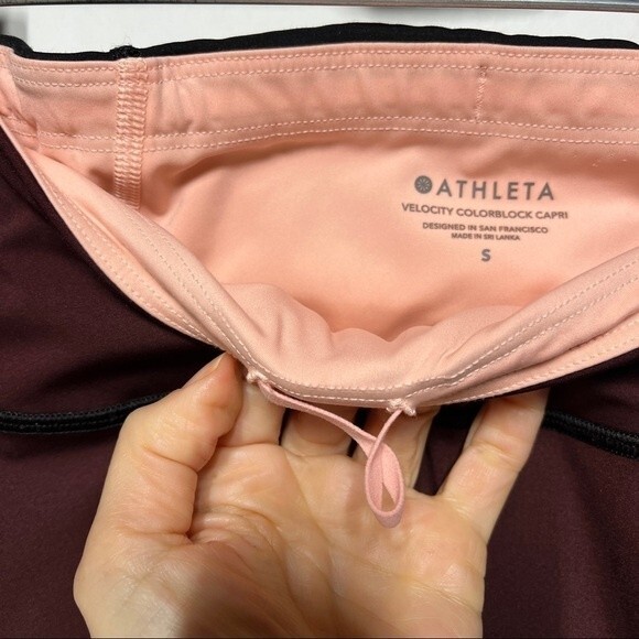 Athleta Velocity Stash Pocket Colorblock Capri in Antique Burgundy/Black S - Picture 9 of 15